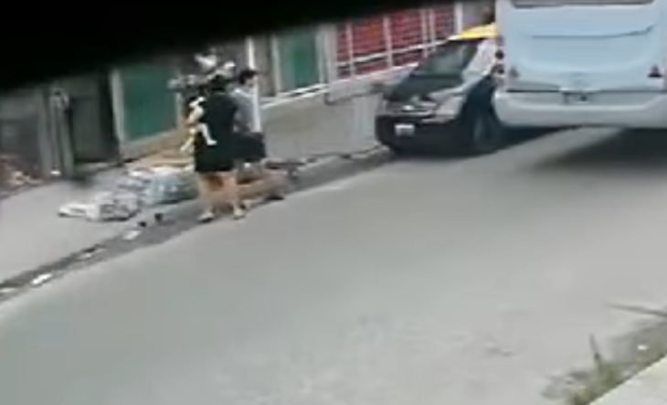 El Video De Una Mujer Con Su Beb Que Fueron Atropellados Por Un Taxi