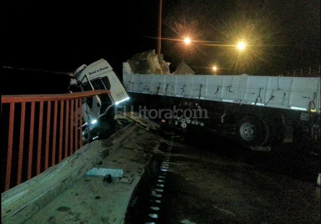 Un Cami N Qued Colgado Del Puente Z Rate Brazo Largo La Noticia