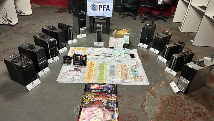Investigaban una denuncia de venta de drogas en Cacharí y descubrieron un casino virtual clandestino