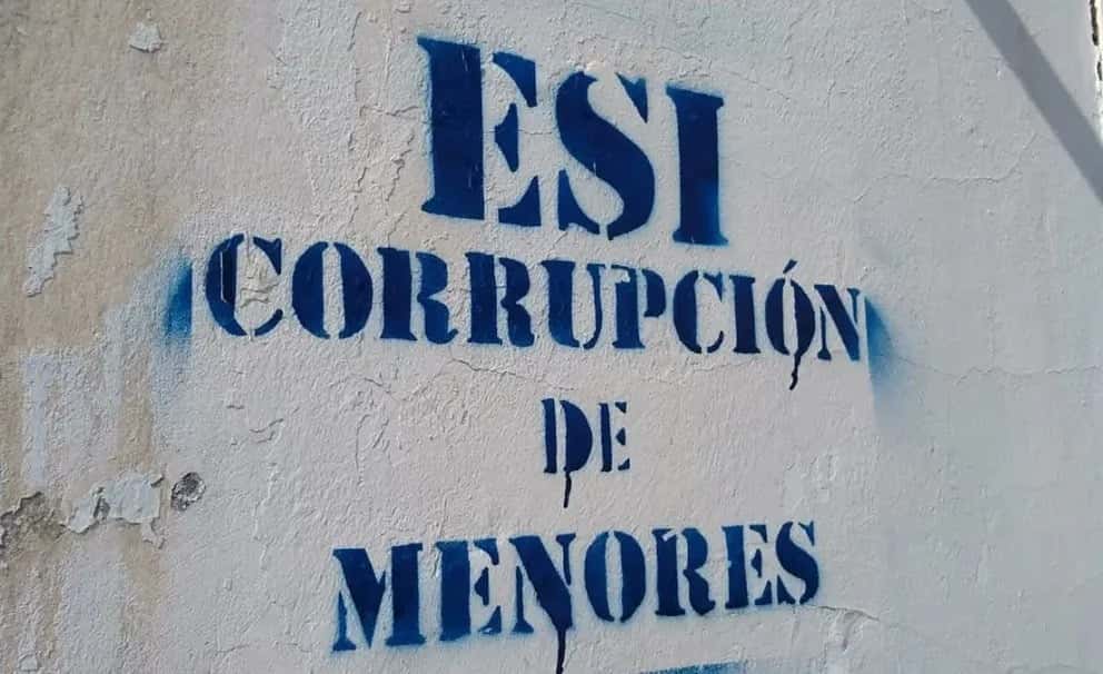 El ministerio de Mujeres repudió la vandalización de escuelas en La Plata con ataques a la ESI