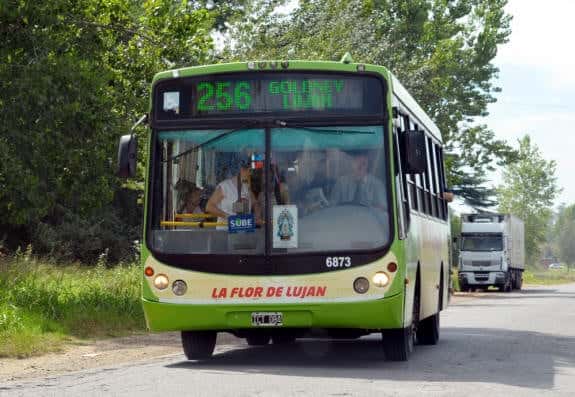 Tras 4 años vuelve a circular la línea 256 entre Mercedes y Luján