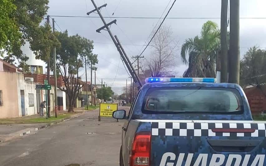 El municipio de Esteban Echeverría volvió a intimar a Edesur: Reclama que hay 88 postes caídos en la comuna