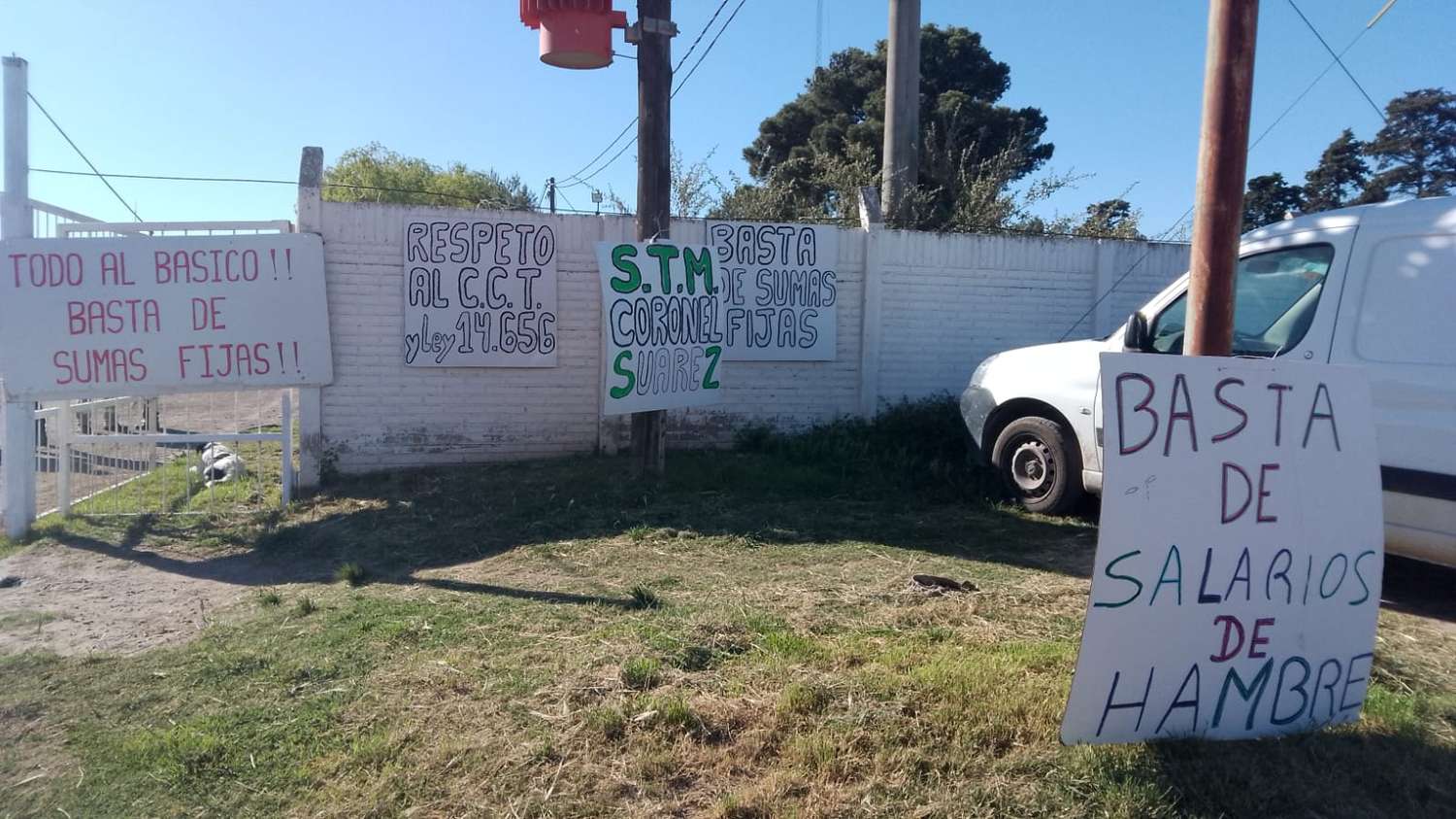 El Sindicato de Trabajadores Municipales de Coronel Suárez bloqueó la salida de camiones recolectores