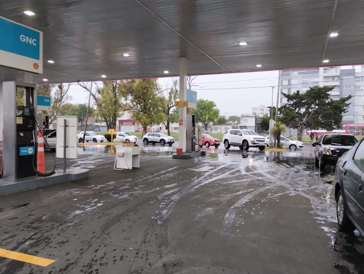 Escasez de combustible en la Provincia: En los municipios bonaerenses se multiplican los problemas por falta de naftas