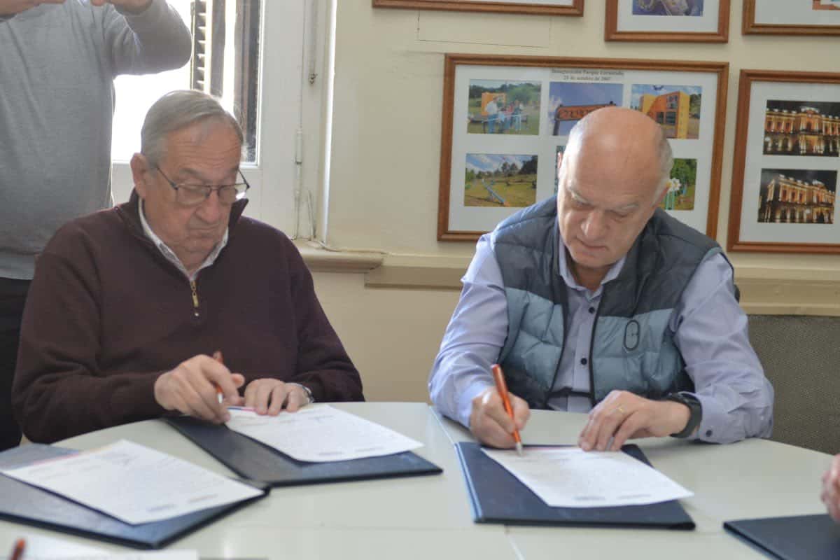 Grindetti firmó un compromiso con intendentes de la Quinta para la restauración del ferrocarril al Puerto de Quequén
