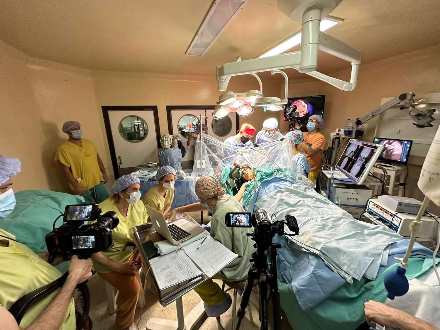 Inédita cirugía cerebral con mapeo de emociones en un hospital de la Provincia: se hizo por primera vez en Sudamérica