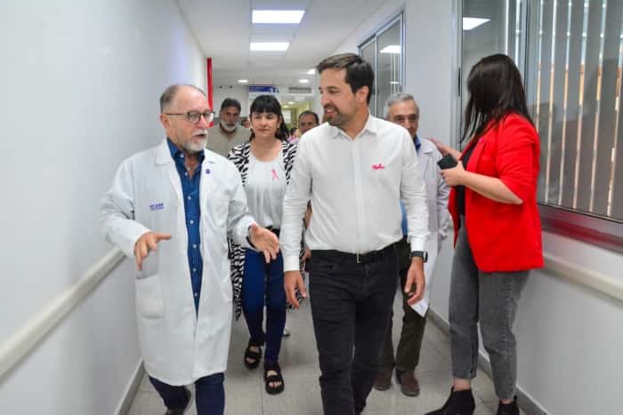 Kreplak visitó los 6 nuevos hospitales de la Provincia: “Estamos mejorando la salud para todo el pueblo"