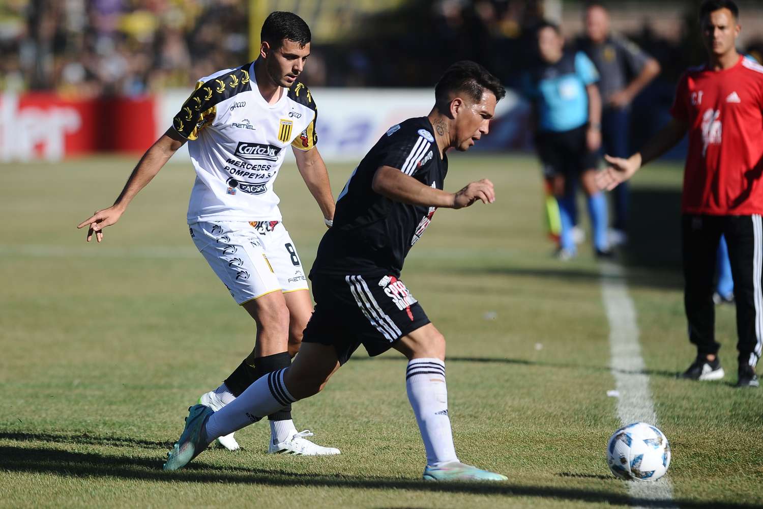 En un partido picante, Almirante Brown perdió con Riestra y ningún equipo bonaerense ascenderá a Primera esta temporada