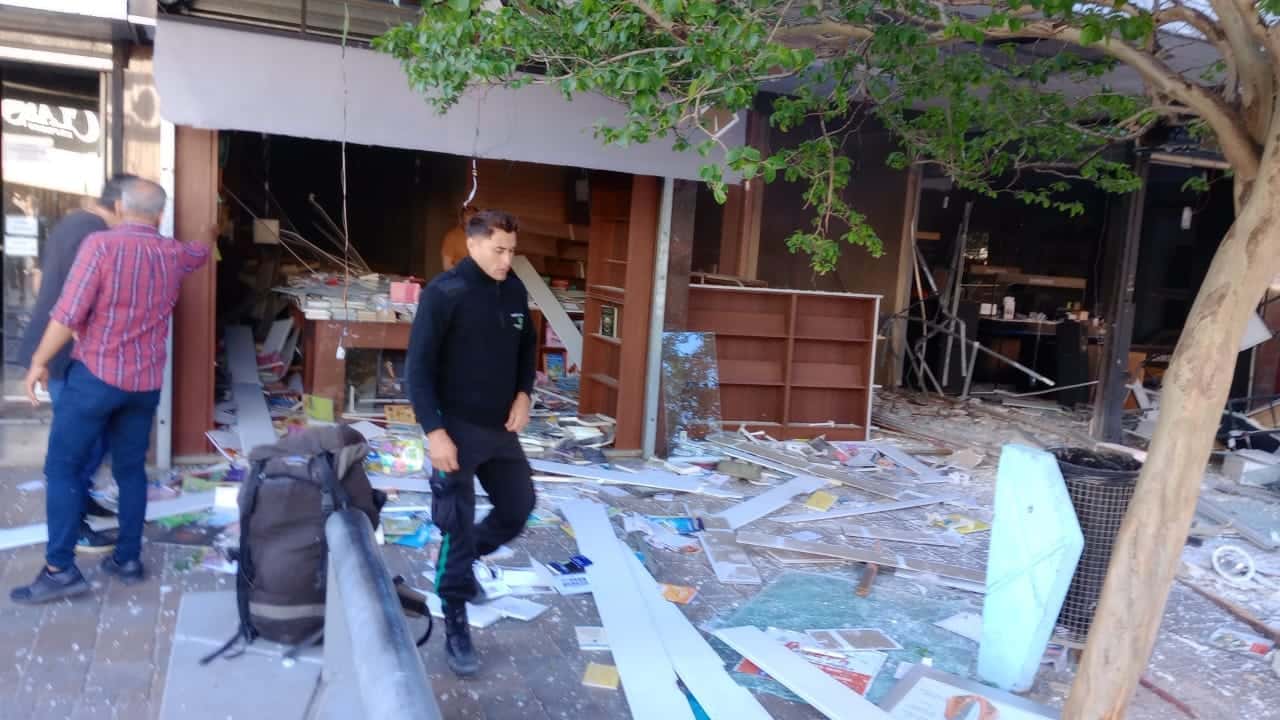 Varela: Explosión en un local de venta de celulares en la peatonal