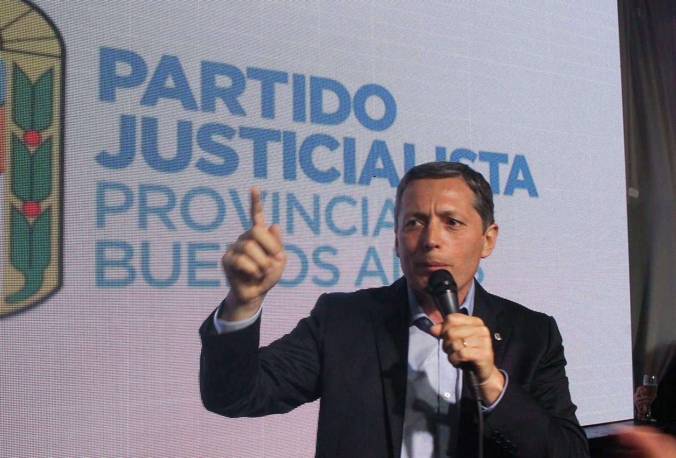 Fernando Gray exigió las renuncias de Alberto Fernández y Máximo Kirchner a las presidencias del PJ