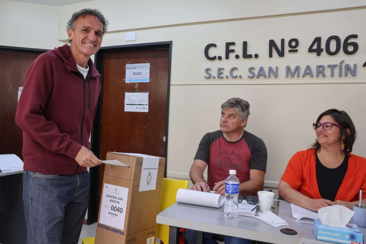 Votó en San Martín Gabriel Katopodis, el que más militó para la campaña de Massa: "A la democracia la vamos a cuidar"