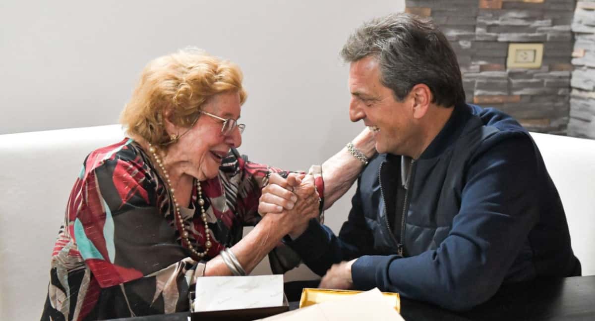 Quién es Magdalena, la jubilada de 104 años y vecina de Berazategui que recibió la visita de Massa antes del balotaje