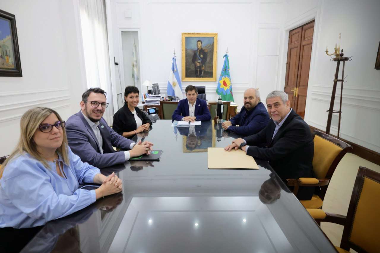 Kicillof firmó convenios para la compra de bienes de capital para Quilmes, Ezeiza y Avellaneda