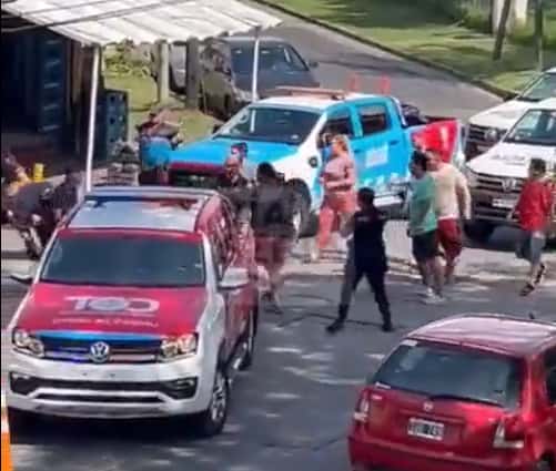 Tigre: Los acusaron de dejar mal estacionado un micro y les pegaron a los agentes de tránsito