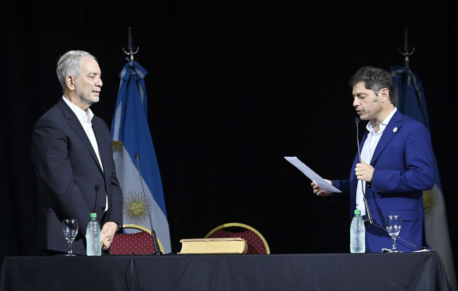 Kicillof tomó juramento a Alak: “La Provincia perdió un ministro, pero ganamos un inmenso intendente de La Plata”