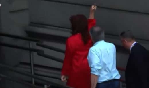 El gesto de Cristina Kirchner al ingresar al Congreso para la asunción de Javier Milei: "F*ck you"