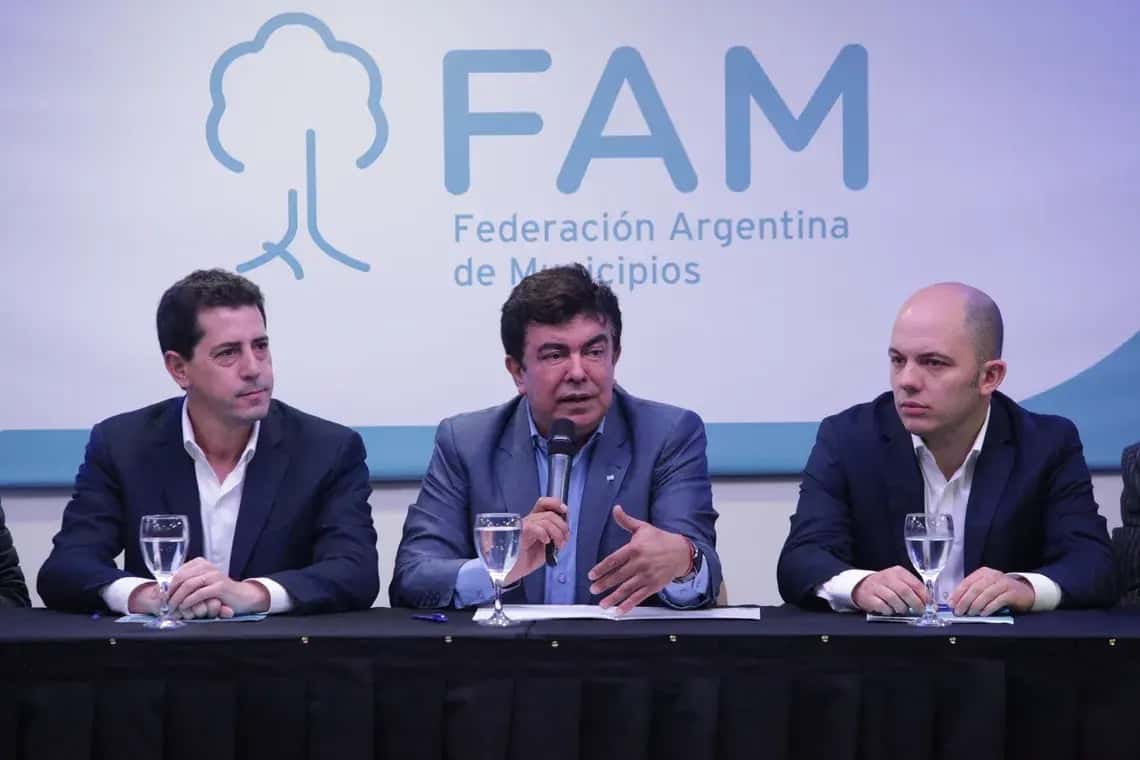 La Federación Argentina de Municipios, presidida por Fernando Espinoza, presentará un amparo contra el DNU de Milei