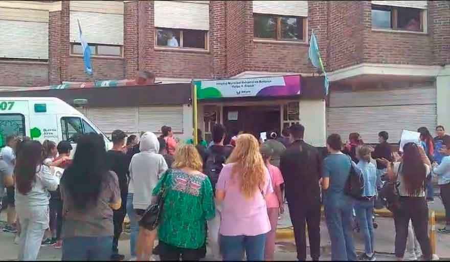 Una joven de 22 años murió luego de dar a luz y denuncian mala praxis: Familiares protestaron en el Hospital de Balcarce