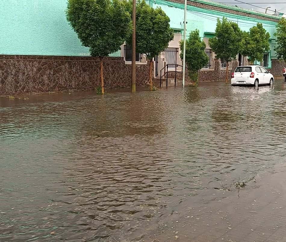 Terrible temporal en Olavarría: casas inundadas, calles anegadas y apagón generalizado