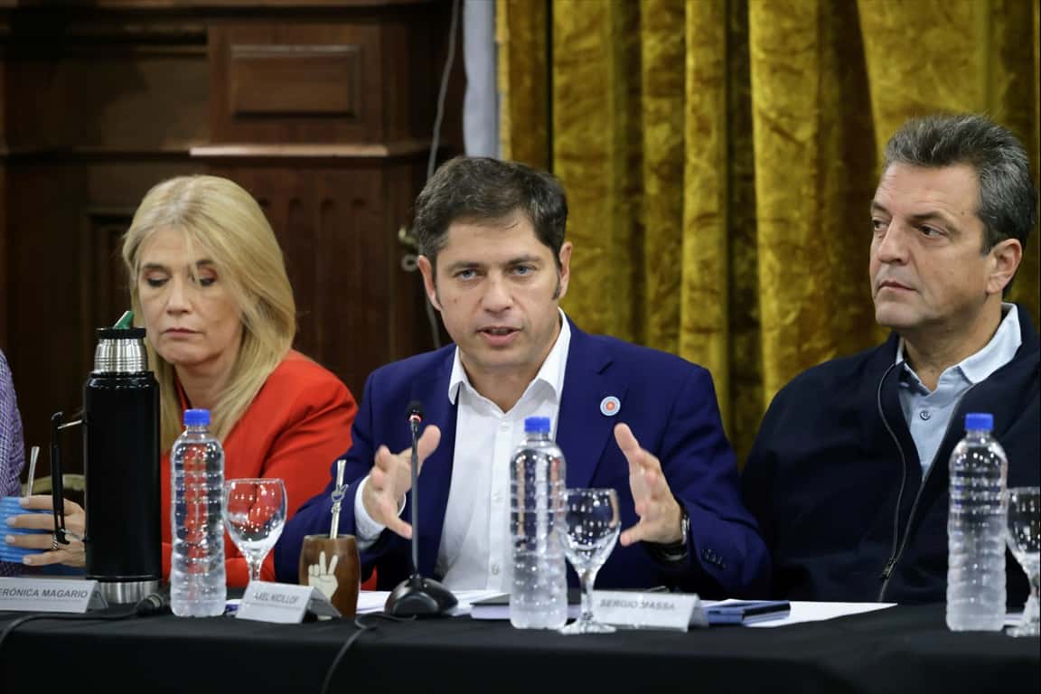 Tras el mega DNU: Kicillof recibió a Massa, Máximo Kirchner, intendentes y legisladores de Unión por la Patria