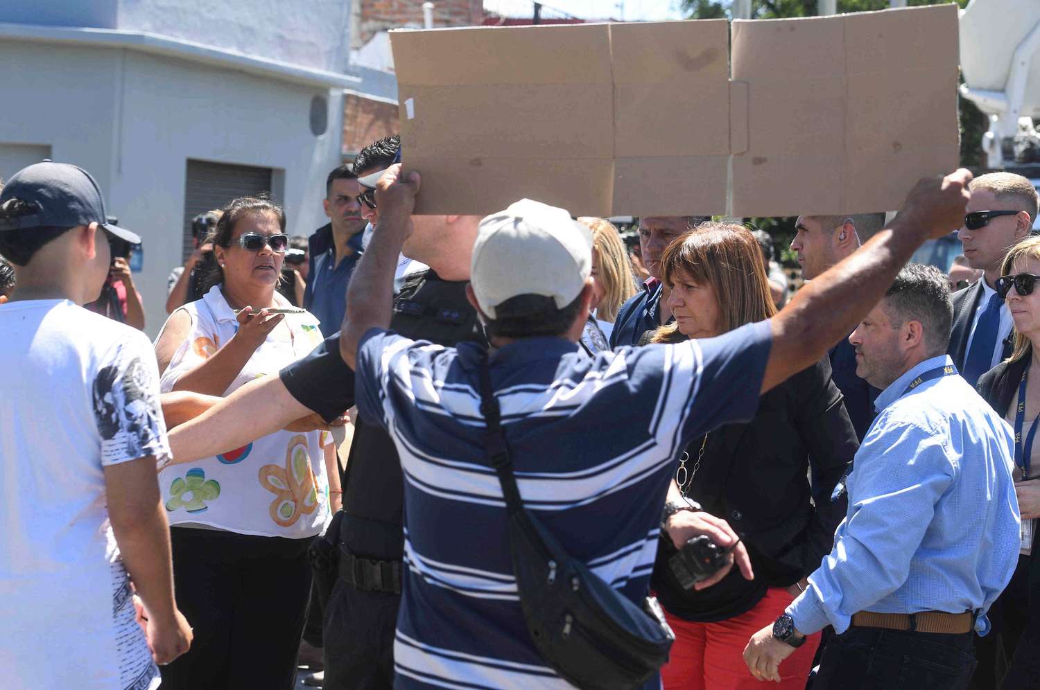 Patricia Bullrich asistió al velatorio de Umma Aguilera, la nena de 9 años asesinada a balazos en Lomas de Zamora