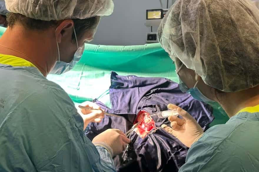 El joven de Roque Pérez que fue operado despierto para extirparle un tumor cerebral relata su experiencia