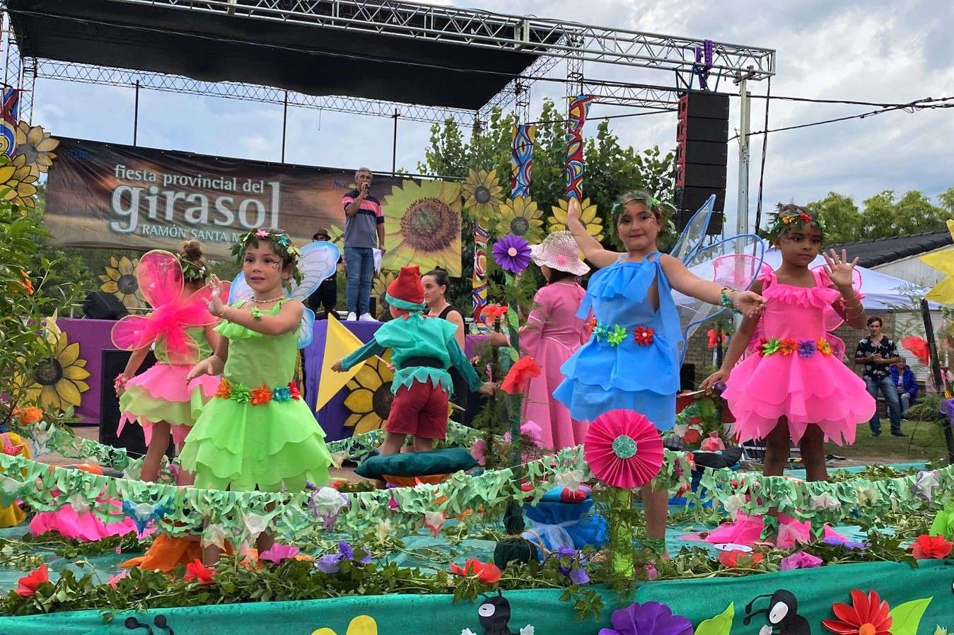 Ramón Santamarina celebra la Fiesta Provincial del Girasol, la historia de la celebración que une al pueblo