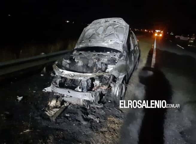 Video: Salió a probar el auto que había comprado en Punta Alta y se le incendió