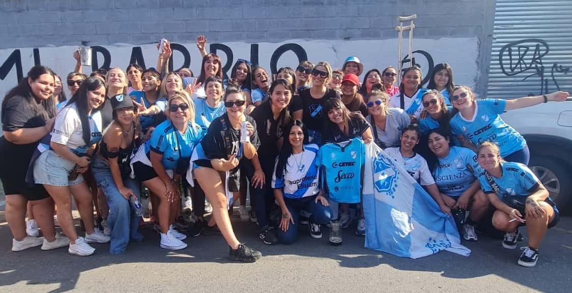 Vamos las pibas: Temperley llevó un micro con más de 50 mujeres a Caseros para alentar al Gasolero en Copa Argentina