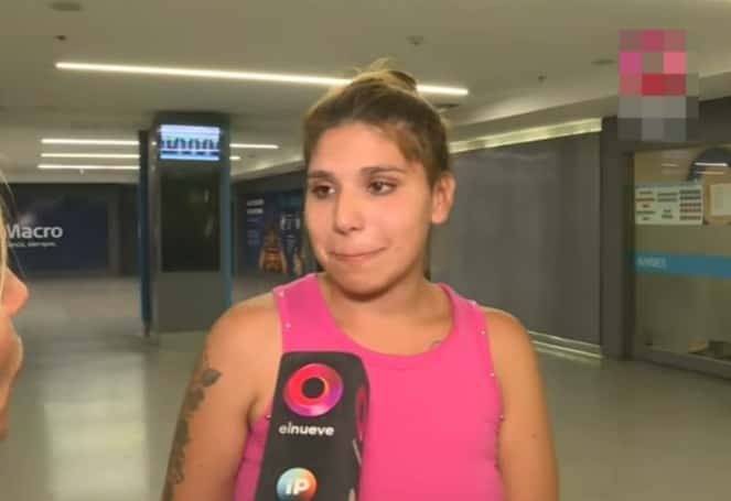 El llanto de una joven de Varela: "Laburo en blanco, gano $200 mil y gasto $75 mil en viaje; hoy es mejor cobrar planes"