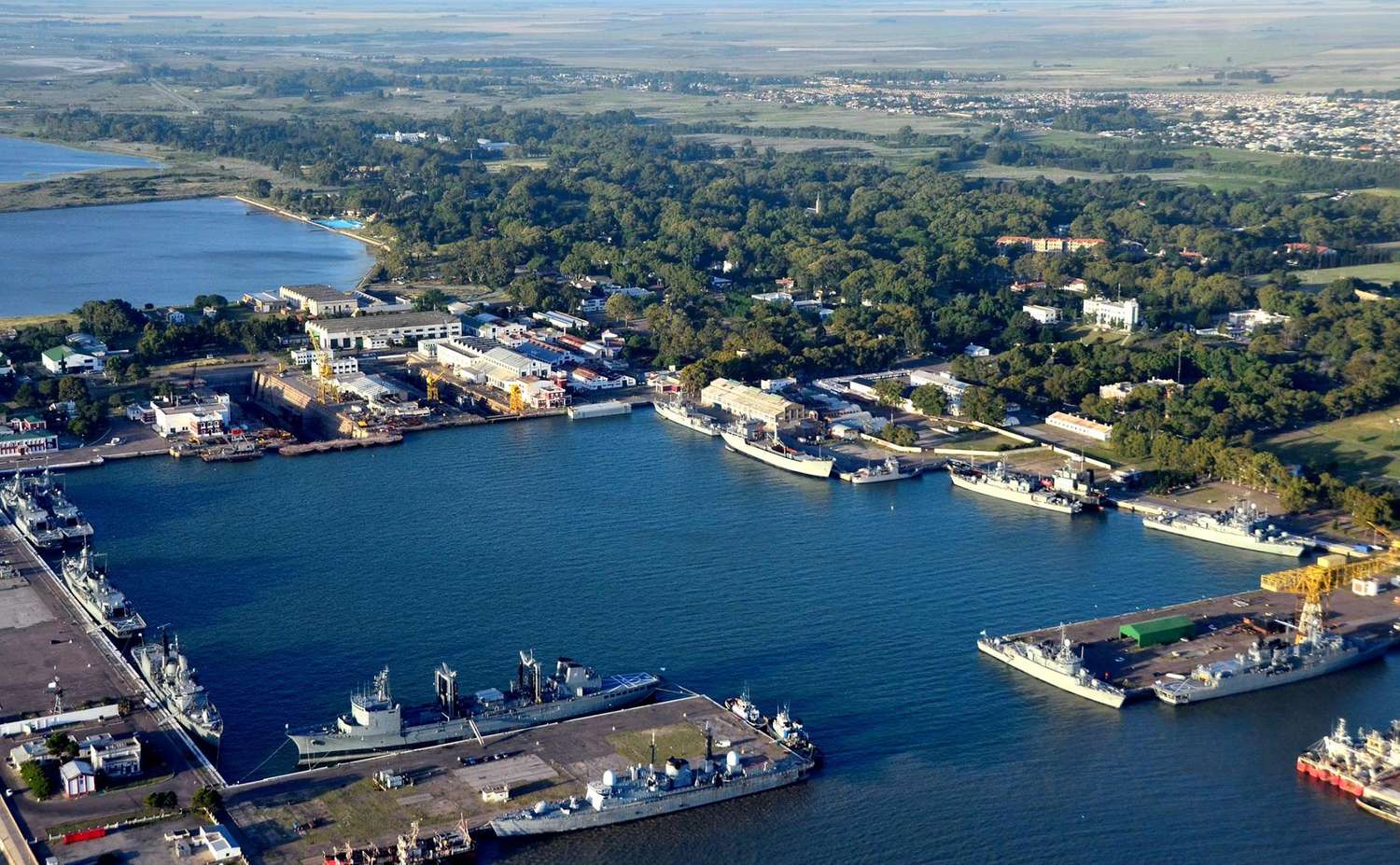 Más de 70 cesantías de personal civil en la Base Naval Puerto Belgrano