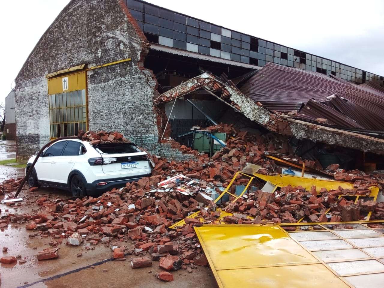 Un severo temporal dejó destrozos a su paso por la Provincia de Buenos Aires