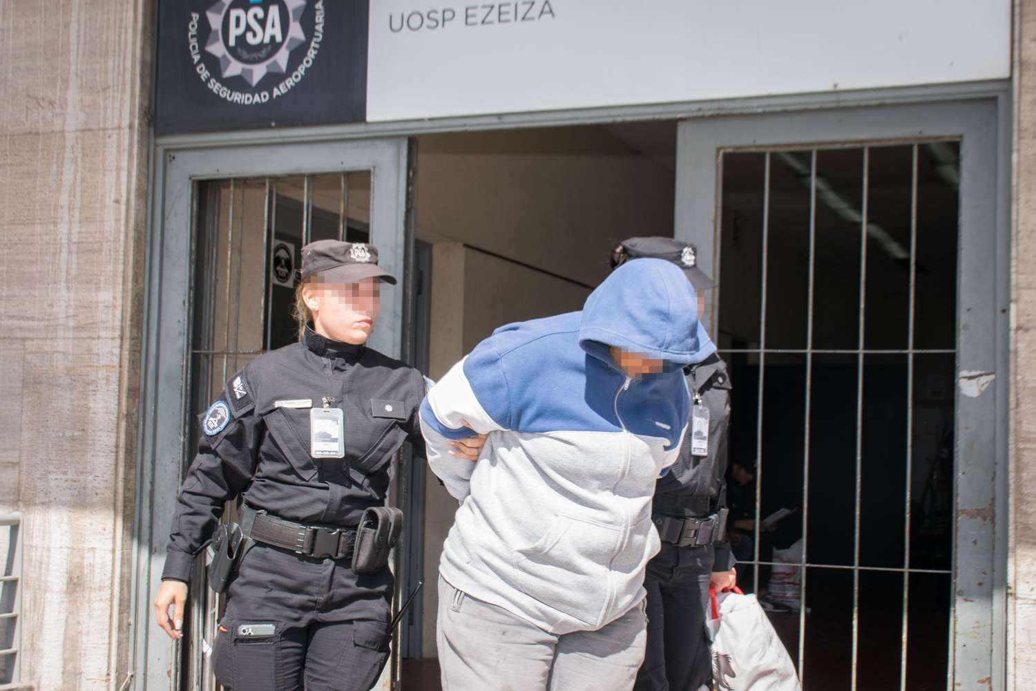 Ocho detenidos implicados en tráfico de drogas en bodegas de aviones en el Aeropuerto de Ezeiza