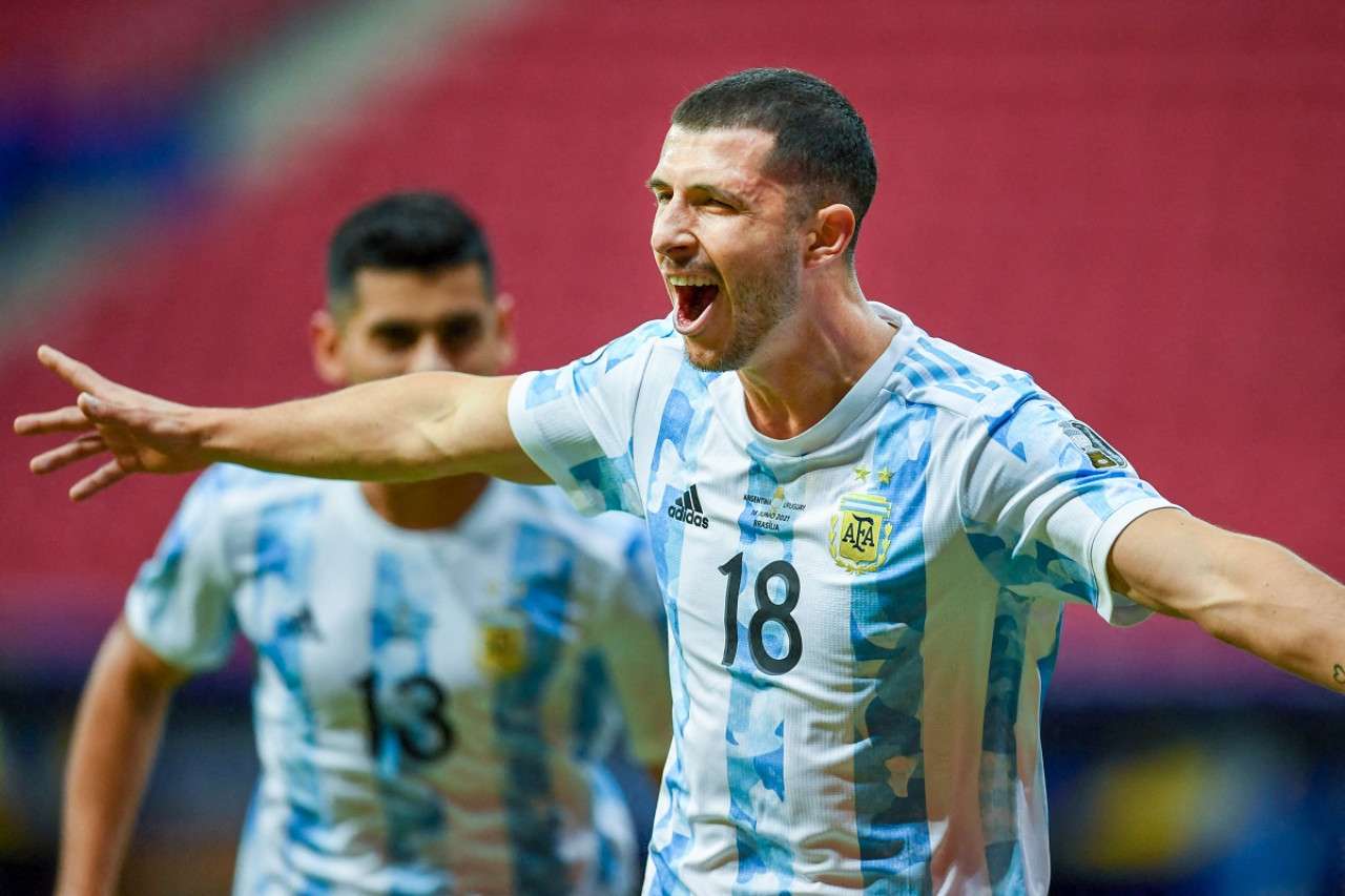 Selección Argentina: tras la baja de Palacios, quién es el bonaerense que convocó Scaloni para vestir la albiceleste