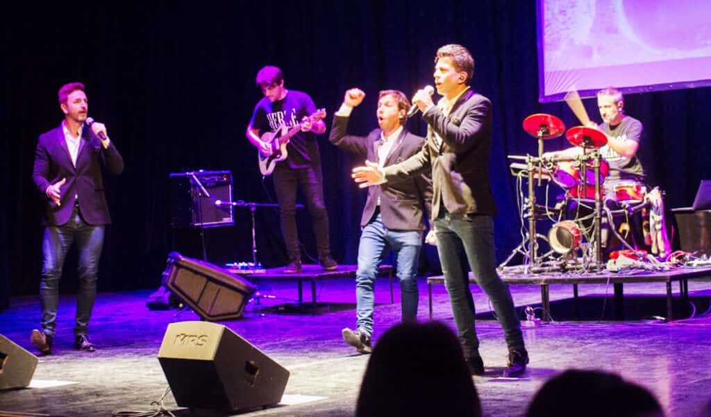 San Fernando homenajea a ex Combatientes de Malvinas con un show musical con el cierre de “Héroe”