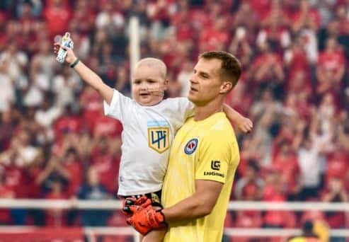 Dolor en el fútbol por la muerte de Deymar, un nene de 5 años con cáncer que había visitado varios estadios bonaerenses