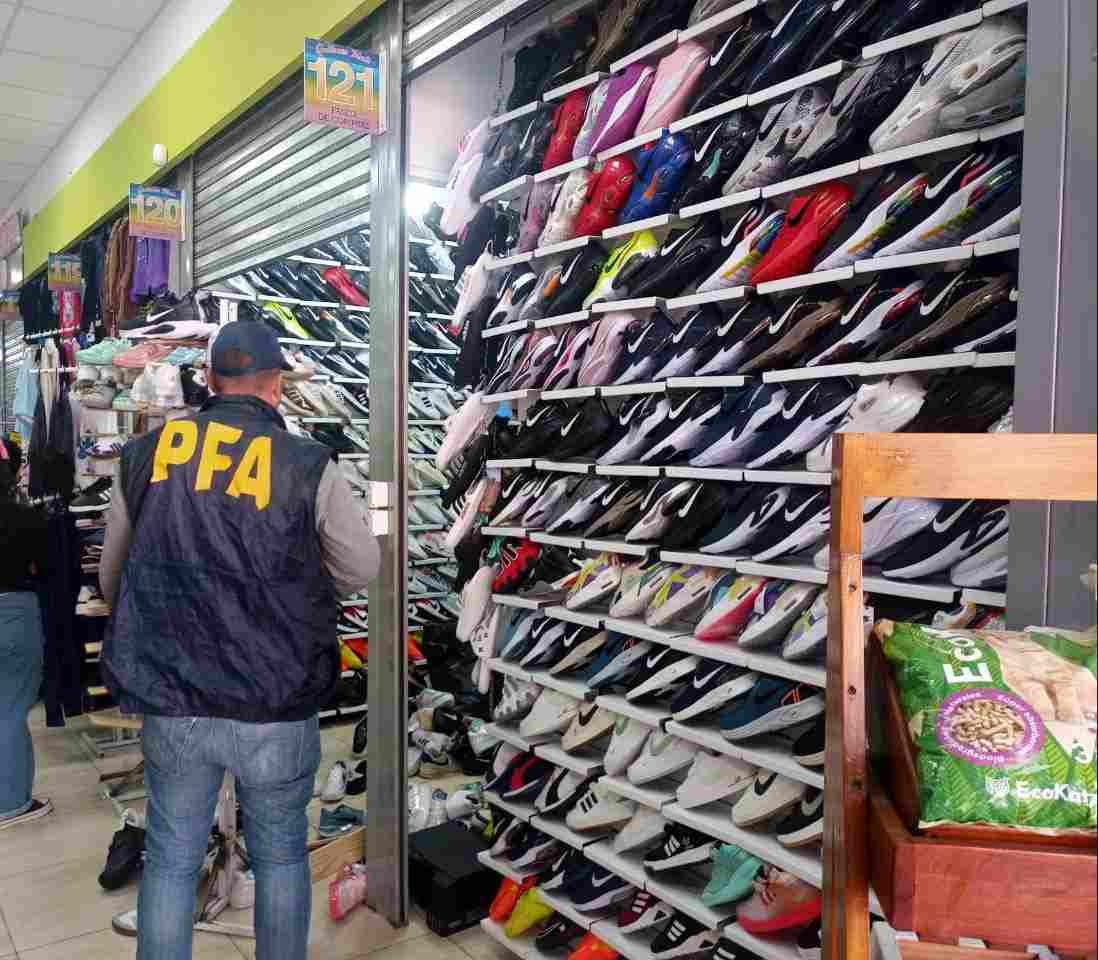 Allanamiento por ropa trucha en Quilmes: Incautaron mercadería valuada en más de $25 millones