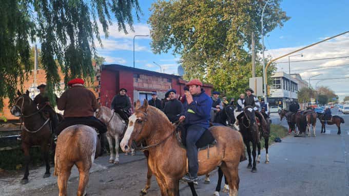 Mar del Plata: Cabalgata frente al Municipio en protesta por el robo y faena de caballos