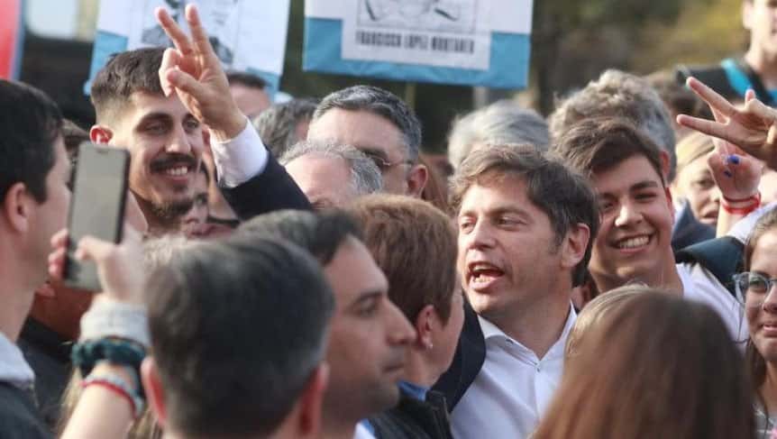 Kicillof, Massa, Máximo Kirchner y otros dirigentes opositores participan de la marcha universitaria nacional