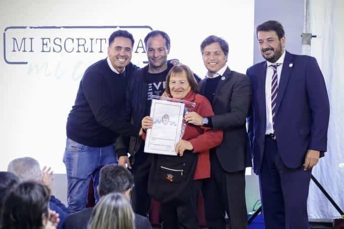 Carmen de Areco: Kicillof inauguró un nuevo Parque Ambiental y entregó escrituras sociales