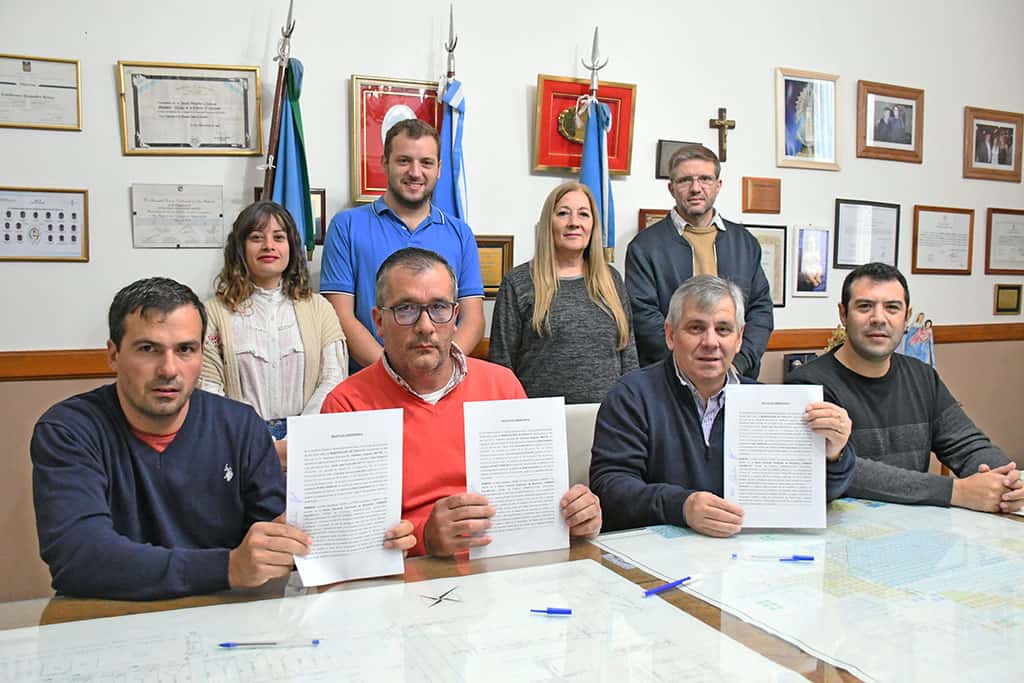 Chivilcoy: Britos firmó boleto de compraventa del último terreno del Parque Industrial de Moquehuá