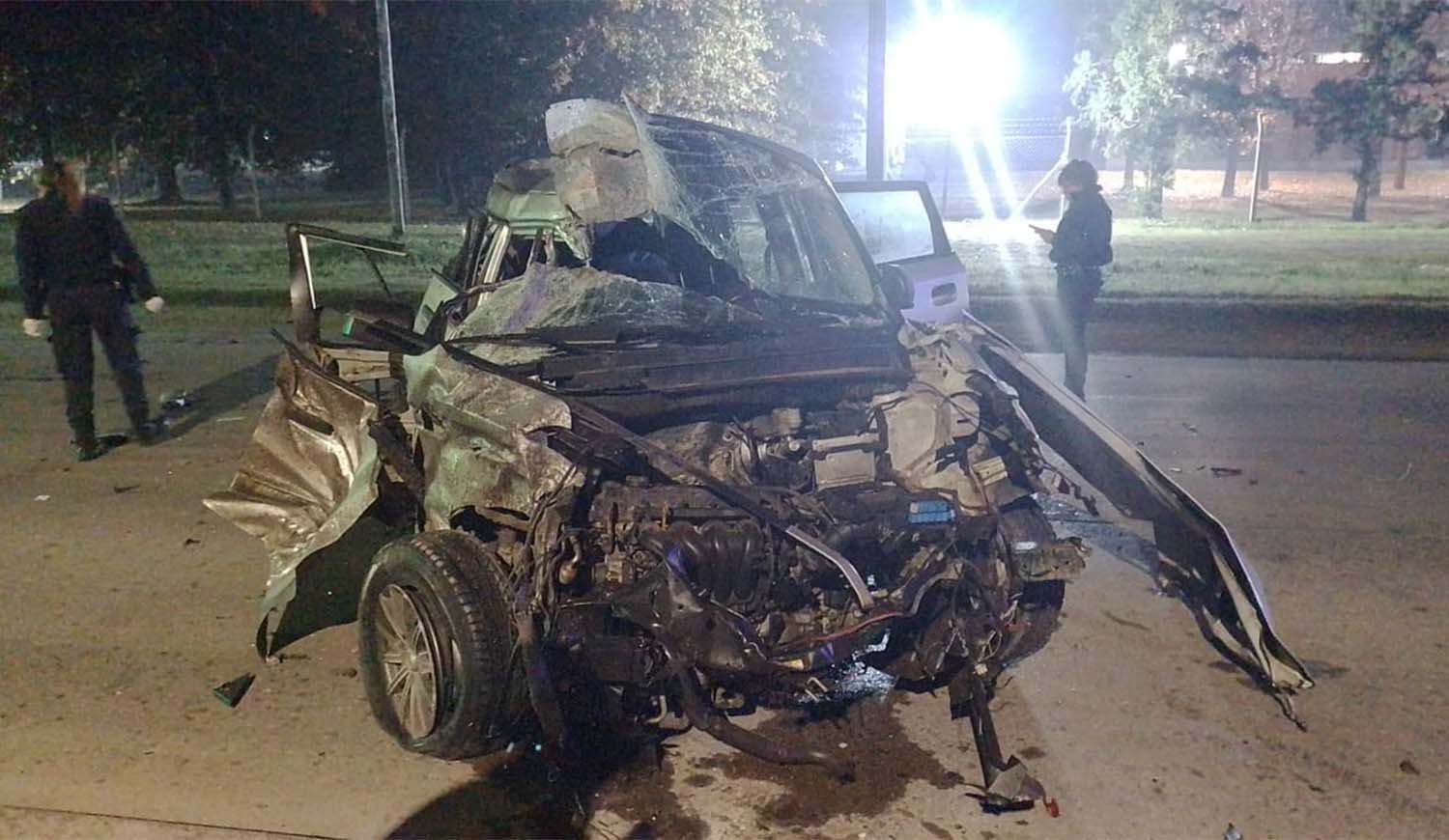 Impactante accidente en Abasto: Manejaba sentido a La Plata y murió tras chocar contra un camión que estaba estacionado