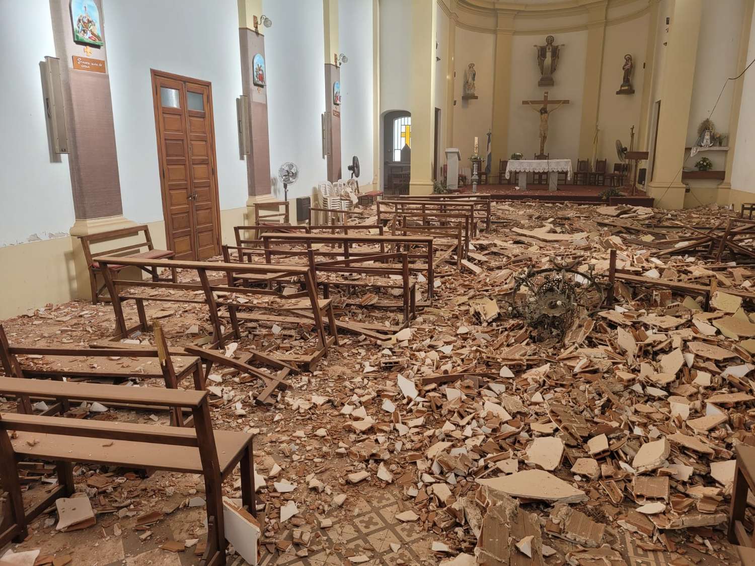 Cayó parte de la mampostería del techo de la Iglesia de Vedia: Ocurrió después de la misa