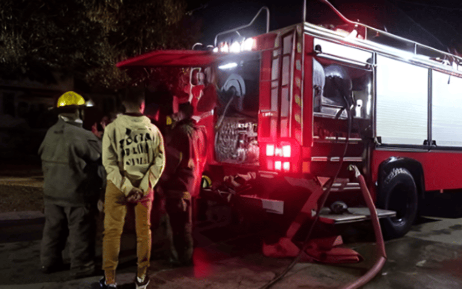 Muerte de niño en un incendio en Quilmes: La madre saltó de una planta alta y está grave