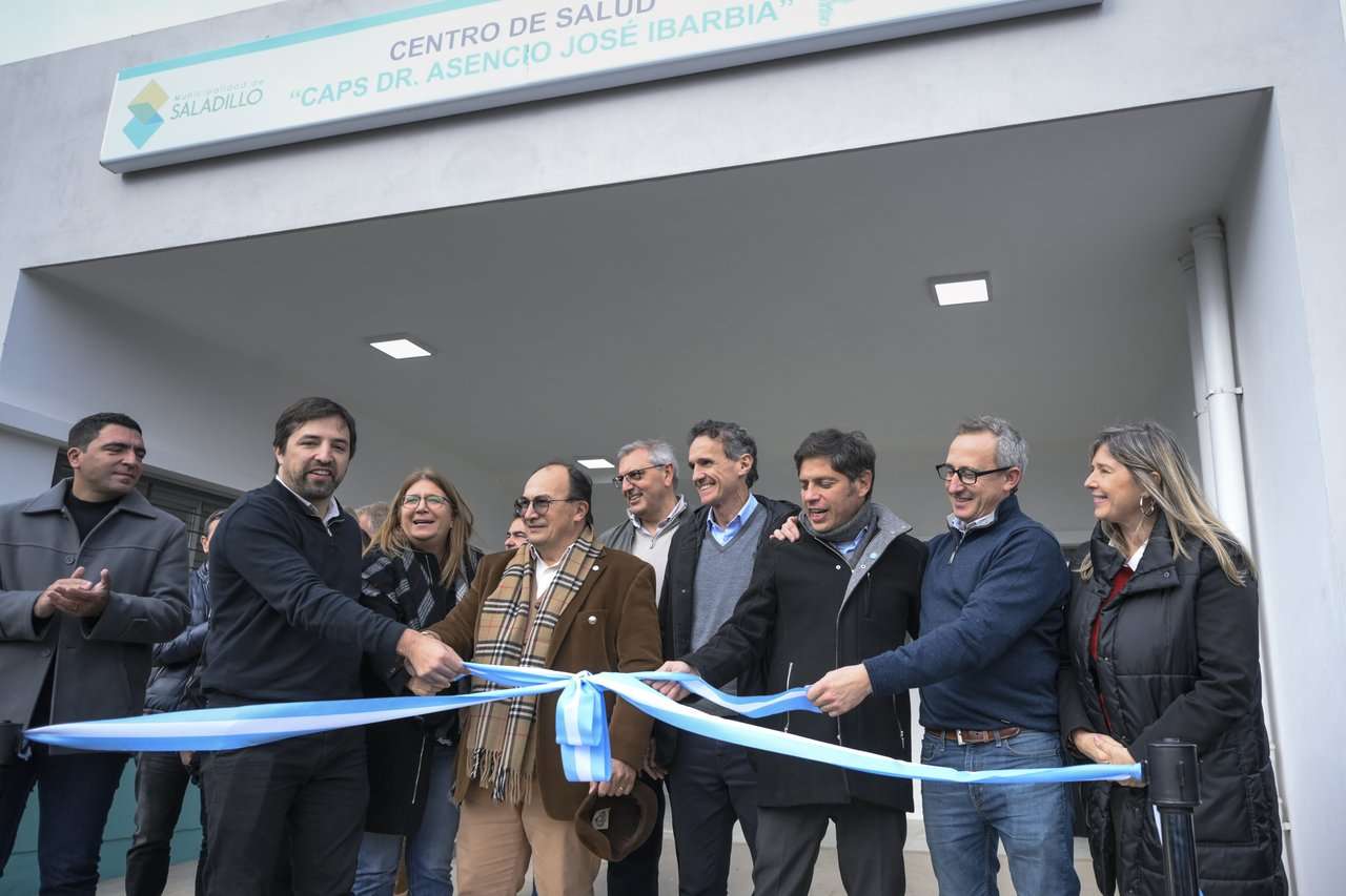 Agenda de Kicillof en la séptima: Inauguró obra de gas en Bolívar y edificio para el CAPS en Saladillo