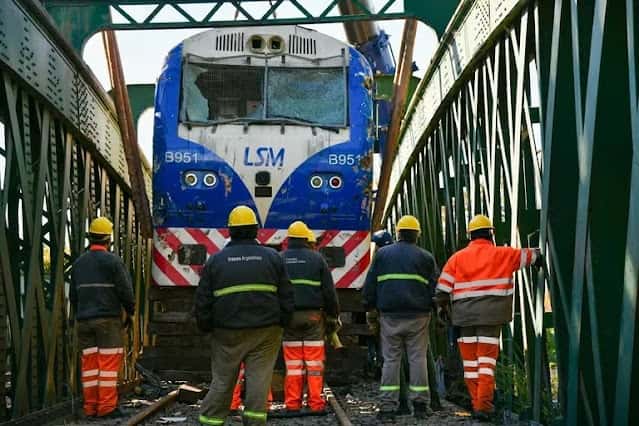 Tras el choque de trenes en Palermo, la empresa anunció la suspensión del servicio a Junín hasta el 21 de mayo