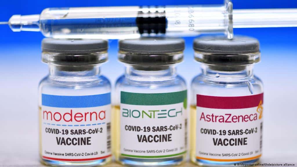 Vacunas contra el Covid-19: Se aplicará cuarta dosis a mayores de 50, grupos de riesgo y docentes