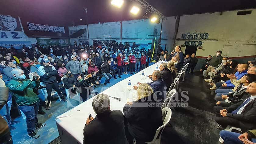 Guillermo Moreno presentó a sus candidatos en San Martín con una multitud y poco distanciamiento 