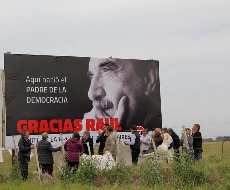Ruta 2 en Chascomús: Instalarán carteles en homenaje a Raúl Alfonsín