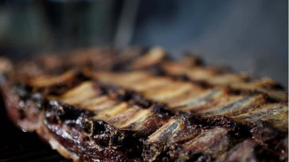 ¡Preparen la parrilla!: El municipio de Alem ofrece 3 kilos de asado a 2000 pesos para “garantizar el consumo de carne”